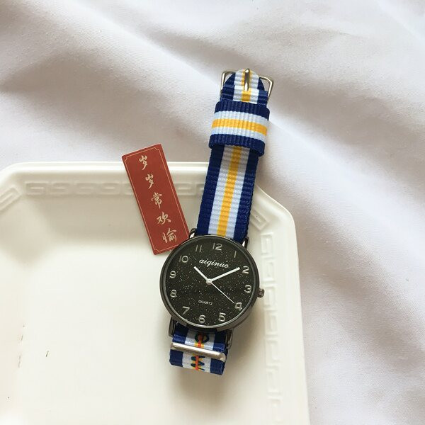 Vyriškas laikrodis su apvaliu ciferblatu ir tekstiliniu dirželiu