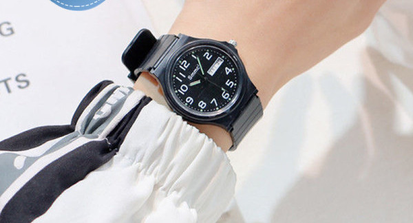 Naujo modelio vyriškas mechaninis laikrodis su odiniu dirželiu