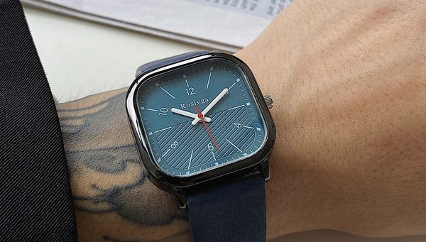 Férfi karóra négyzet alakú számlappal - retro modell