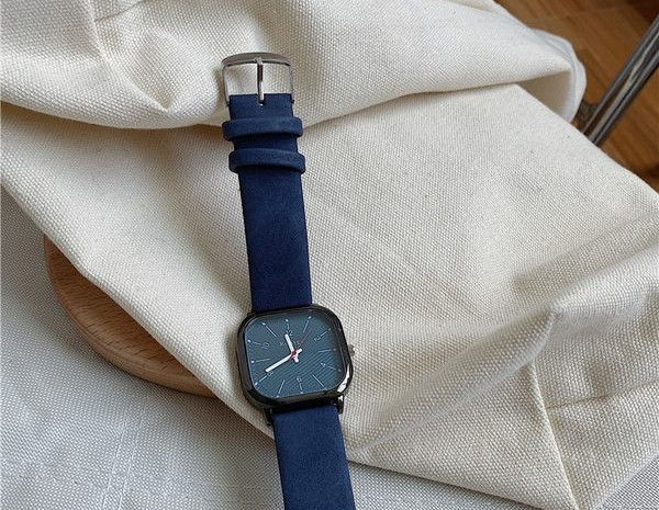 Férfi karóra négyzet alakú számlappal - retro modell