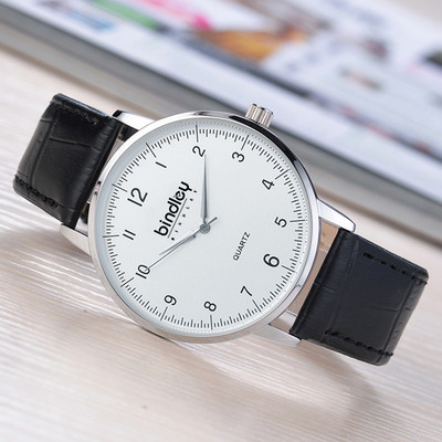 Alkalmi férfi karóra bőr vagy fém szíjjal