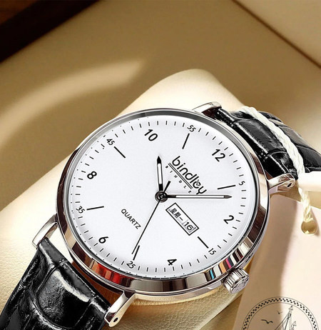 Alkalmi férfi karóra bőr vagy fém szíjjal