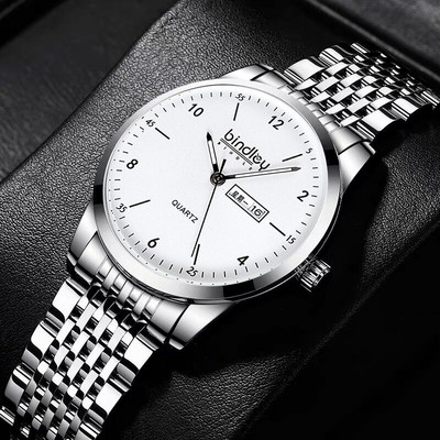 Férfi karóra fém szíjjal