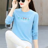 Moteriška palaidinė su ovalia iškirpte ir siuvinėjimu