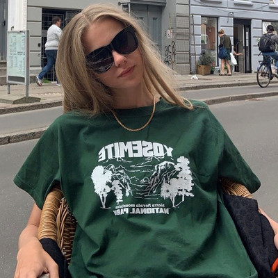 2021 Графични тениски Sweet and Spicy Top Dark Green T-Shirt Female Letter Forest Print Short Sleeve Lnst T-Shirt Student Loose