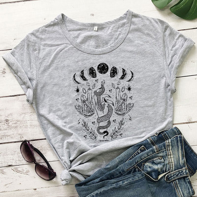 Mystical Moon With Snake póló Trendi Moon Phases Witch póló Camiseta Fashion Női Crescent Moon Grafikus felső póló