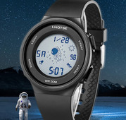 Ümara kuju ja kummist rihmaga meeste käekell