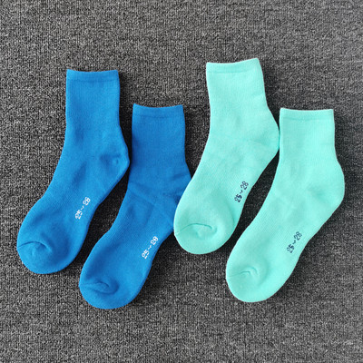 Șosete pentru bărbați cu model curat într-un set de patru