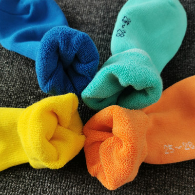 Șosete pentru bărbați cu model curat într-un set de patru