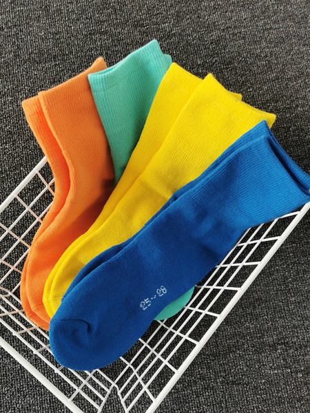 Șosete pentru bărbați cu model curat într-un set de patru