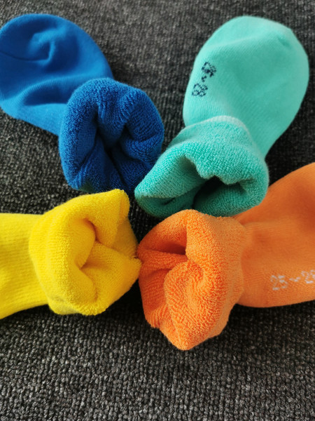 Șosete pentru bărbați cu model curat într-un set de patru