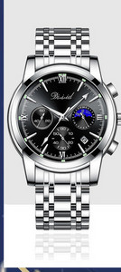 Férfi karóra fém szíjjal