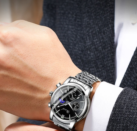 Férfi karóra fém szíjjal