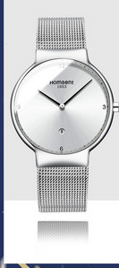 Un ceas mecanic modern cu o curea de metal