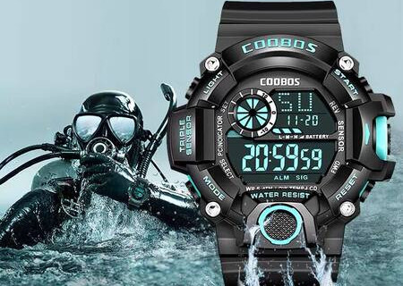 Férfi elektronikus karóra gumi szíjjal, többféle színben