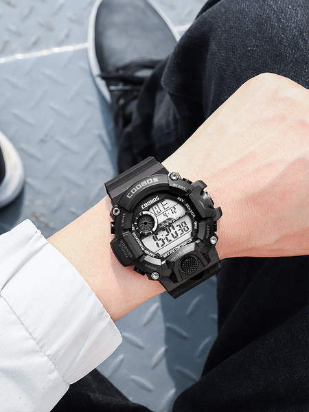 Ceas electronic rezistent la apa cu curea de cauciuc pentru barbati