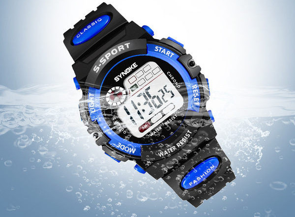 Vízálló férfi karóra digitális mechanizmussal, ébresztőórával és naptárral