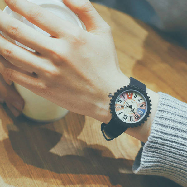 Ceas mecanic cu curea din piele ecologica