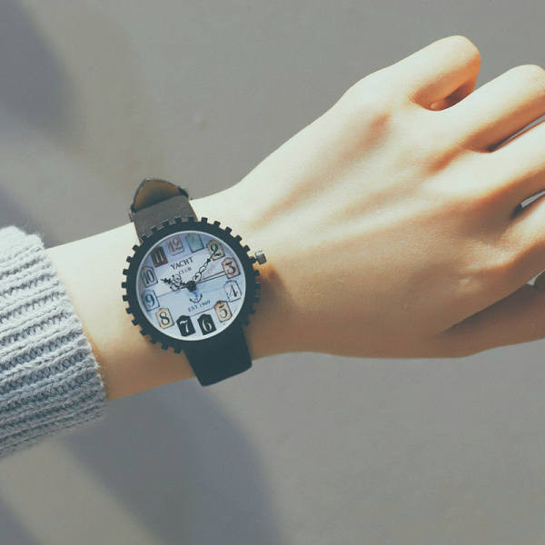 Ceas mecanic cu curea din piele ecologica