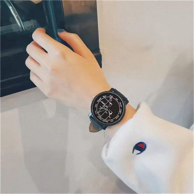 Un ceas mecanic de zi cu zi cu cadran rotund