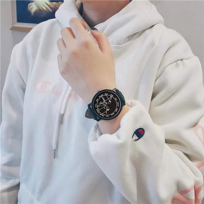 Un ceas mecanic de zi cu zi cu cadran rotund