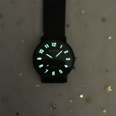 Ceas barbatesc cu maini luminoase