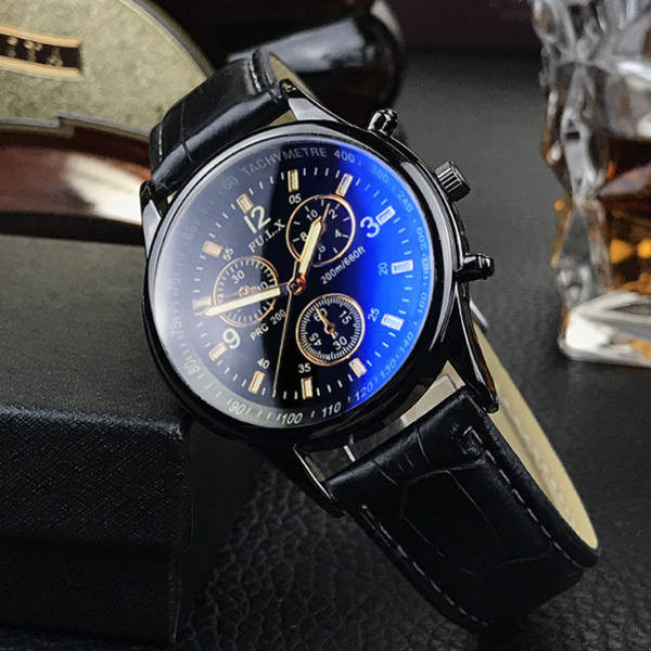 Ceas mecanic cu curea din piele