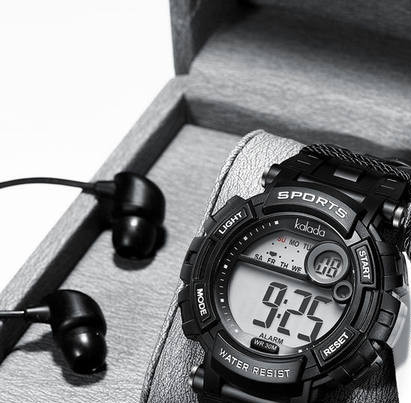 Ceas electronic cu calendar și nicovală