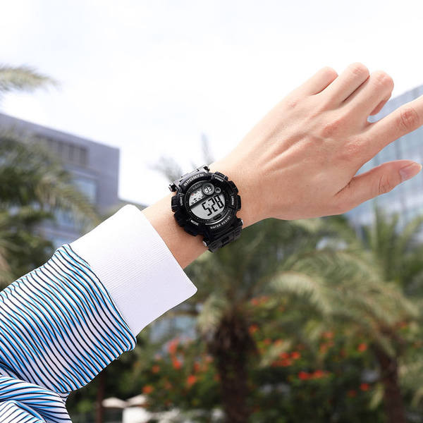 Ceas electronic cu calendar și nicovală