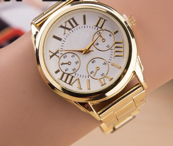 Férfi mechanikus karóra kerek számlappal - két modell