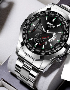 Kelių spalvų modernus vyriškas laikrodis su metaline apyranke