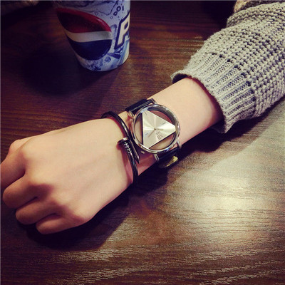 Vyriškas laisvalaikio laikrodis – su odiniu dirželiu