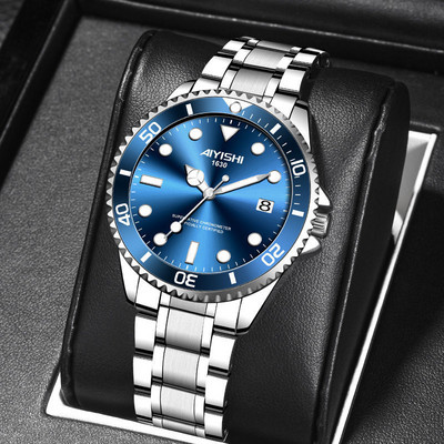 Vyriškas laikrodis su metaline apyranke ir šviečiančiomis rodyklėmis – keli modeliai