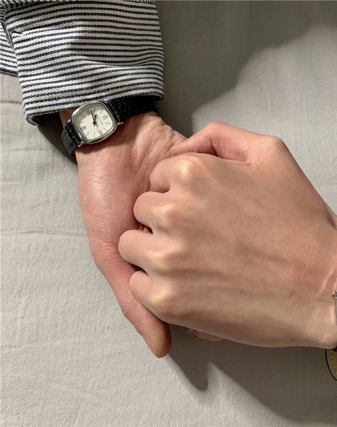 Vyriškas kvadratinis laikrodis su odiniu dirželiu