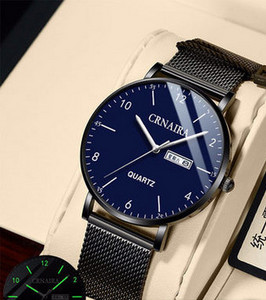 Muški sat s metalnim remenom i svjetlećim kazaljkama