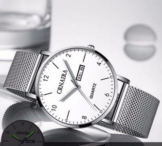 Muški sat s metalnim remenom i svjetlećim kazaljkama