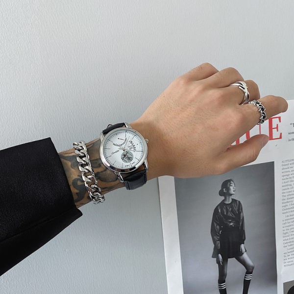 Šiuolaikinis vyriškas laikrodis su apvaliu ciferblatu – keli modeliai