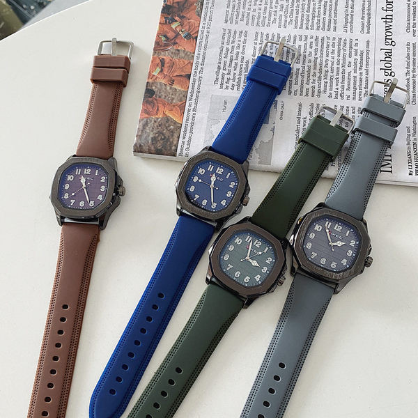 Модерен квадратен мъжки часовник с силиконова каишка