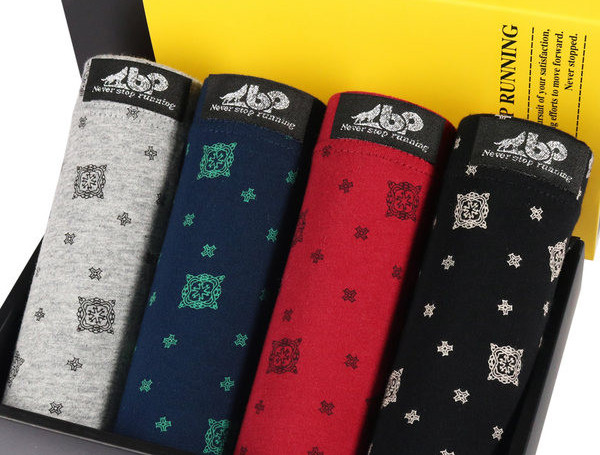 Uus mudel meeste logoga bokserid - neli tükki