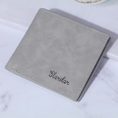 Kvadrato formos vyriška piniginė su užrašu