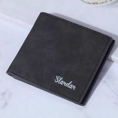 Kvadrato formos vyriška piniginė su užrašu