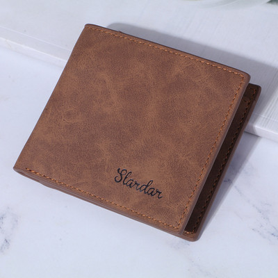 Kvadrato formos vyriška piniginė su užrašu