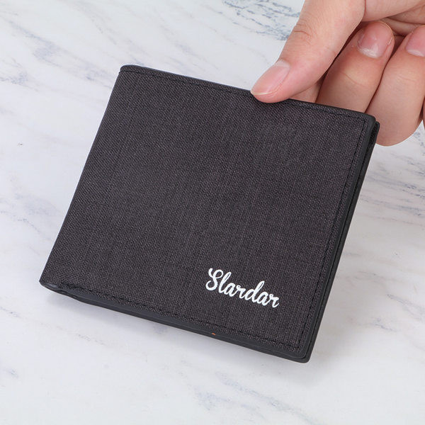 Kvadrato formos vyriška piniginė su užrašu