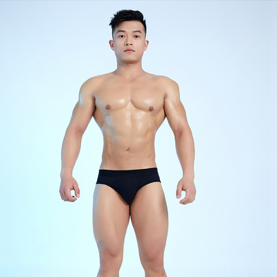 Vienspalvės vyriškos kelnaitės žemu juosmeniu, pagamintos iš kvėpuojančios medžiagos