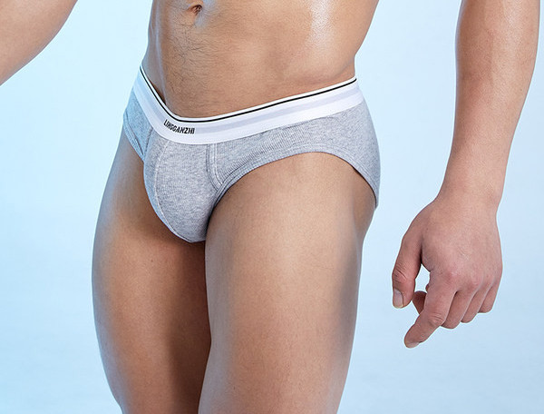 Vienspalvės kelių spalvų vyriškos kelnaitės