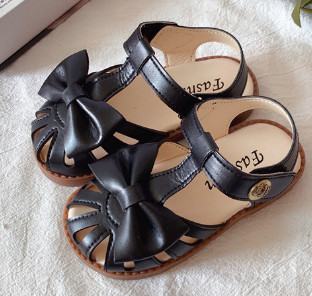 Tüdrukute sandaalid 2021, suvi, uued tüdrukute vibuprintsessikingad Lamedad sandaalid Laste pehmed ühevärvilised libisemiskindlad jalatsid