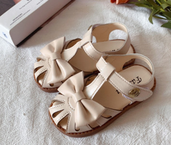 Tüdrukute sandaalid 2021, suvi, uued tüdrukute vibuprintsessikingad Lamedad sandaalid Laste pehmed ühevärvilised libisemiskindlad jalatsid