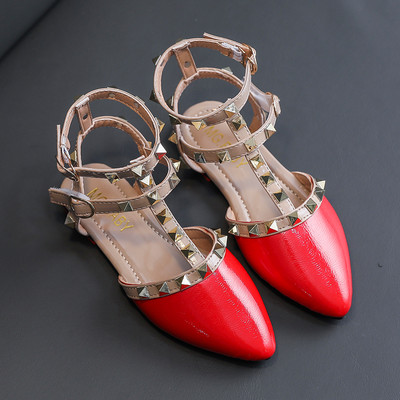 Lányos római szandálok 2021, nyáron, új gyermekpapucsok, puha talpú szegecses hercegnőcipők, divatos hegyes szandálok SMG117