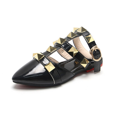 Lányos római szandálok 2021, nyáron, új gyermekpapucsok, puha talpú szegecses hercegnőcipők, divatos hegyes szandálok SMG117