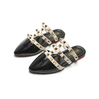 Lányos római szandálok 2021, nyáron, új gyermekpapucsok, puha talpú szegecses hercegnőcipők, divatos hegyes szandálok SMG117